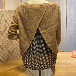 The Limited  Women's Tan Knitted 3/4 Sleeves Shirttail Split Back Blouse  Size M